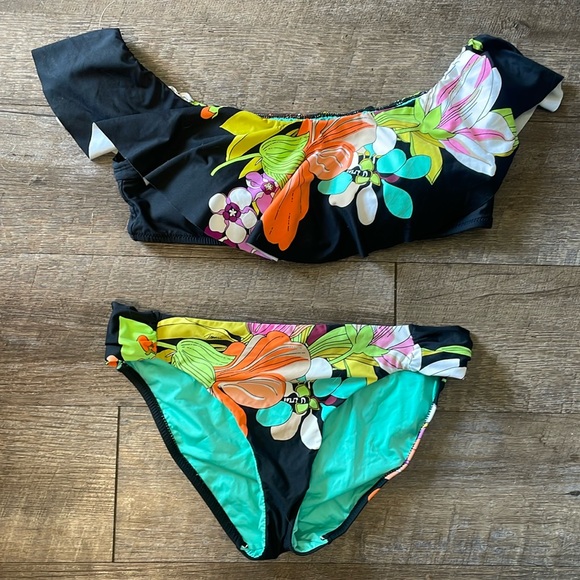 Trina Turk Other - Trina Turk floral bikini top and bottoms